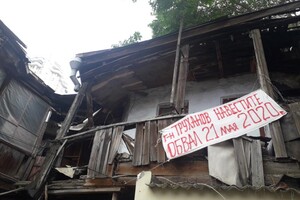 Война с коммунальщиками: в Одессе игнорируют жителей аварийного дома фото