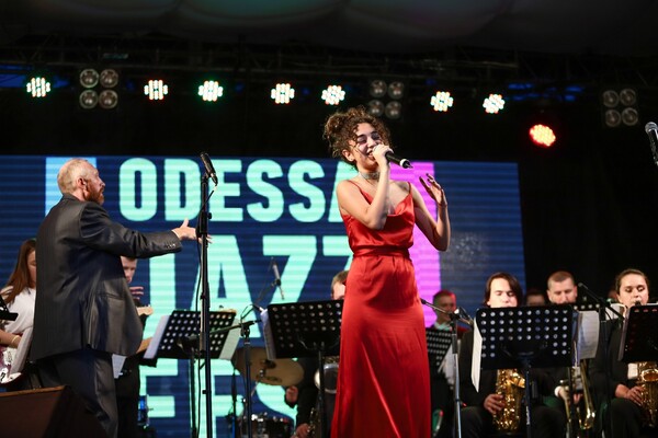 Музыкальный праздник под открытым небом: как в Одессе прошел JazzFest фото