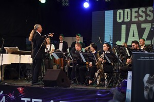 Музыкальный праздник под открытым небом: как в Одессе прошел JazzFest фото 2