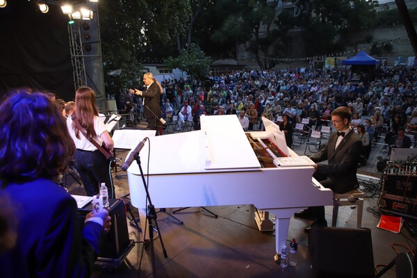 Музыкальный праздник под открытым небом: как в Одессе прошел JazzFest фото 6
