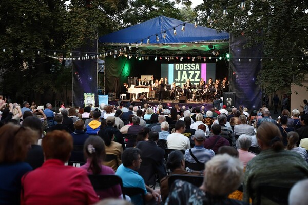 Музыкальный праздник под открытым небом: как в Одессе прошел JazzFest фото 4