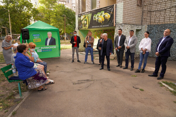 Олег Филимонов встретился с одесситами: больше всего люди жалуются на коммунальные проблемы  фото 11