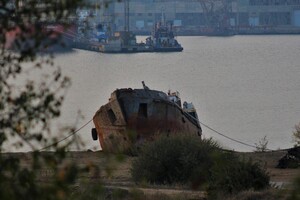 Жуткое зрелище: как сейчас выглядит танкер Delfi фото 5