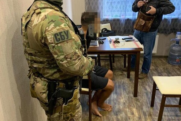 Отправляли по всей стране: в Одессе задержали группу наркодилеров  фото 2