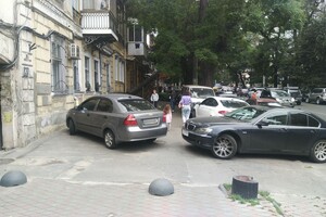 Я паркуюсь как: свежая фотоподборка наглых водителей в Одессе фото 4