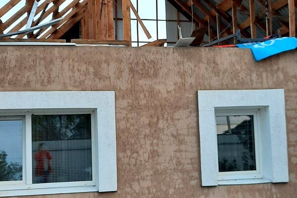 Не позавидуешь: семья осталась без крыши над головой из-за урагана (фото) фото 4