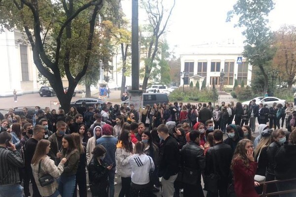 Все из-за очередей: один из одесских избирательных участков закрылся на два часа позже фото 1