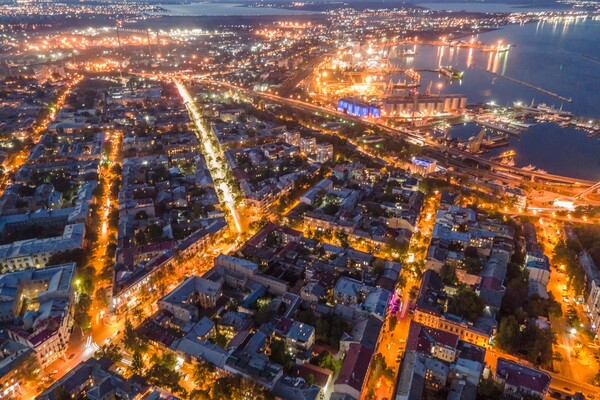 Тысячи огней: посмотри на ночную Одессу с высоты птичьего полета фото 2
