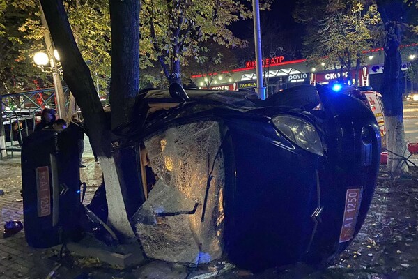 В Одесской области Citroёn с пьяным водителем влетела в дерево: погибли два человека (обновлено) фото