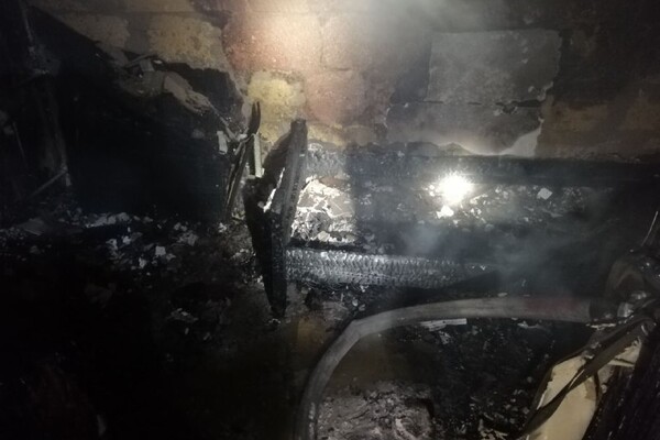 С ожогами и отравлением: на Черемушках при пожаре в квартире пострадала женщина  фото 1