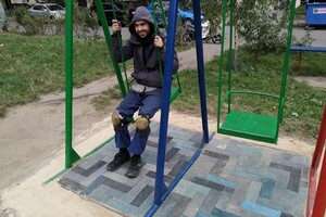 Выловили в Черном море: на детской площадке в Одессе уложили плитку из необычного пластика фото 3