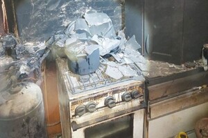 Замкнуло электроприбор: на пожаре в Одесской области погибли мать и сын фото