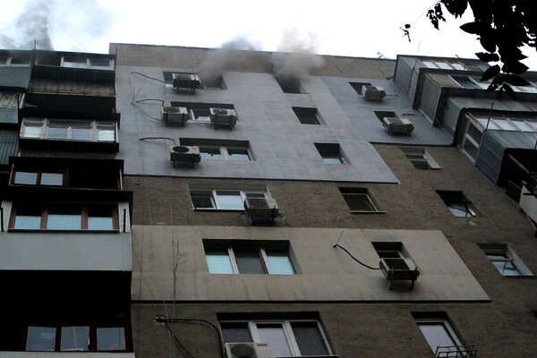 Жаркая ночь: в Одессе загорелись две квартиры и отель фото