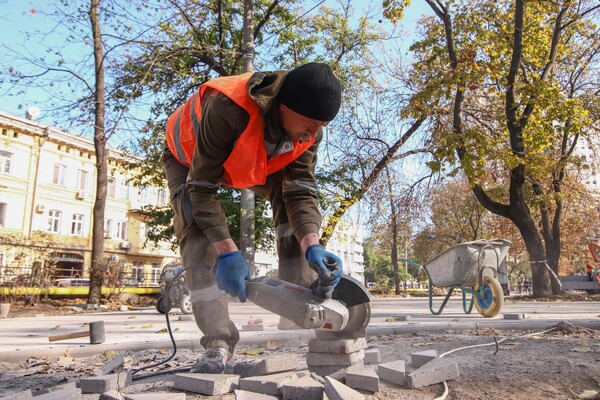Преображение Молдаванки: как проходит ремонт Алексеевского сквера в Одессе  фото 5