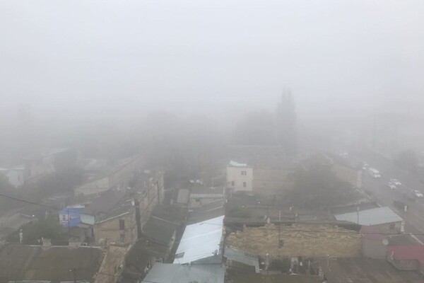 Красиво, но опасно: Одессу снова накрыл густой туман фото 3