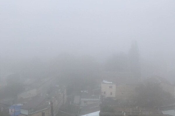 Красиво, но опасно: Одессу снова накрыл густой туман фото 6
