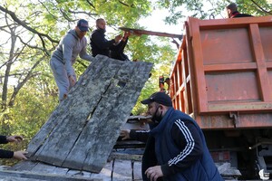 В Одессе пейнтбольный клуб захватил лесопарк: повреждены десятки деревьев фото 4