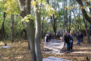 В Одессе пейнтбольный клуб захватил лесопарк: повреждены десятки деревьев фото 8