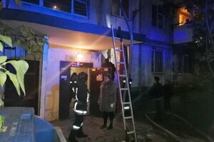 Жаркий день: в Одессе загорелся трамвай и квартира фото 1