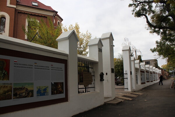 На месте разрушенной церкви: в Одессе открыли новый памятный знак и музей фото 13