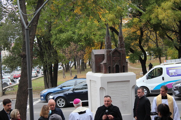 На месте разрушенной церкви: в Одессе открыли новый памятный знак и музей фото 27