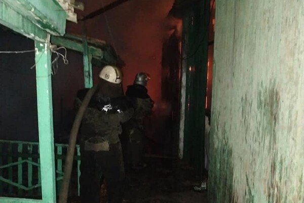 Жаркая ночь: под Одессой сгорели база отдыха и СТО фото