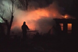 Жаркая ночь: под Одессой сгорели база отдыха и СТО фото 1