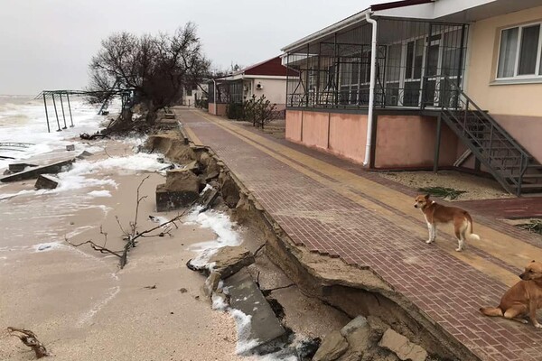 Потоп, поваленные столбы и заборы: как выглядит Кирилловка после шторма (видео с высоты) фото