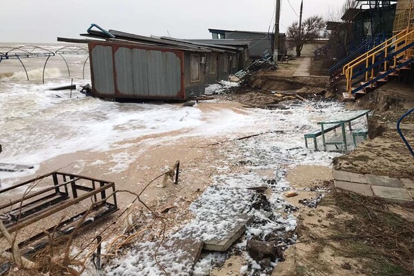 Потоп, поваленные столбы и заборы: как выглядит Кирилловка после шторма (видео с высоты) фото 1