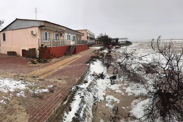 Потоп, поваленные столбы и заборы: как выглядит Кирилловка после шторма (видео с высоты) фото 4