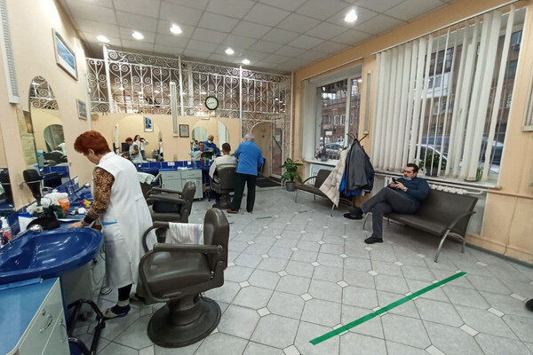 В Одессе нашли самого опытного парикмахера: он работает уже более 76 лет фото 3