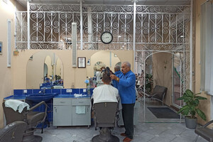 В Одессе нашли самого опытного парикмахера: он работает уже более 76 лет фото 5