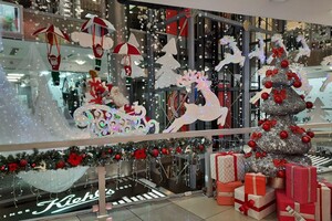 Новогоднее настроение: в Одессе преобразились витрины магазинов и ТЦ фото 30