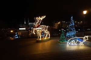 Карусель возле Дюка и елки на фонарях: как Одесса готовится к Новому году  фото 27