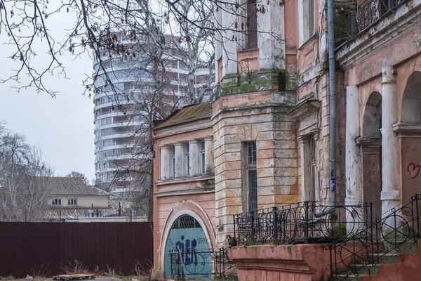 В Одессе обнесли забором дачу Маразли: там построят высотку фото 4