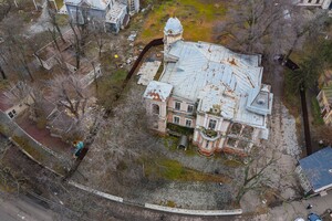 В Одессе обнесли забором дачу Маразли: там построят высотку фото