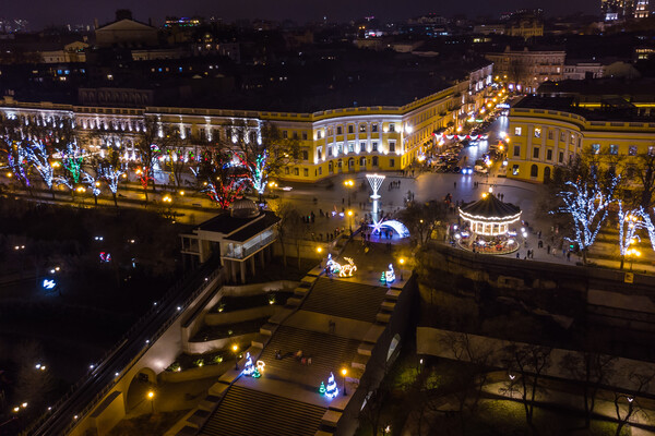 Сотни новогодних огней: как выглядит новогодняя Одесса с высоты фото 2