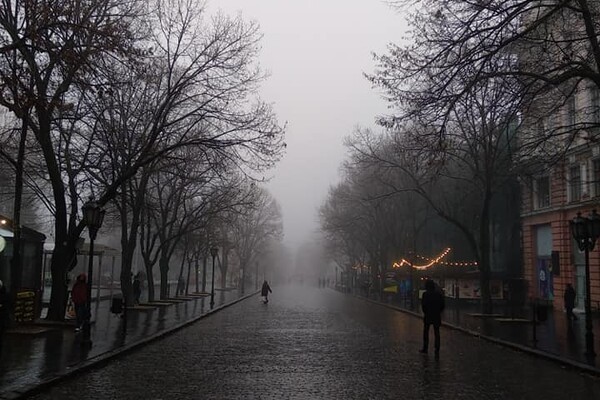 Завораживающая красота: Одессу в очередной раз накрыл густой туман фото 2