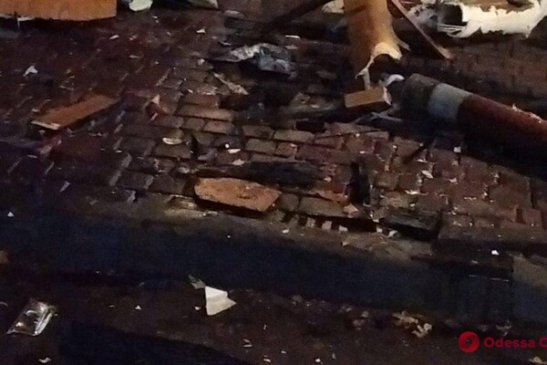 На проспекте Шевченко авто влетело в McDonalds: есть пострадавшие фото