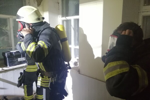 Не уследили: в Одессе загорелось студенческое общежитие фото
