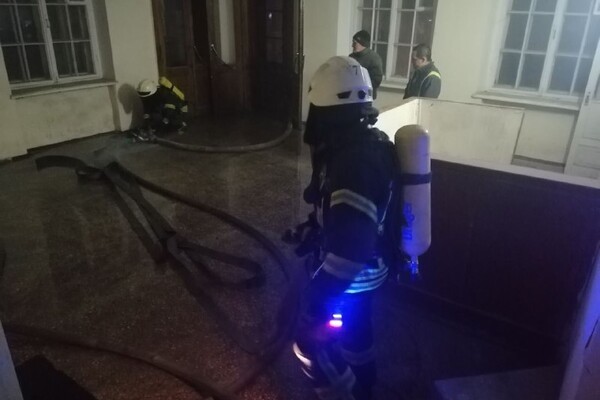 Не уследили: в Одессе загорелось студенческое общежитие фото 1