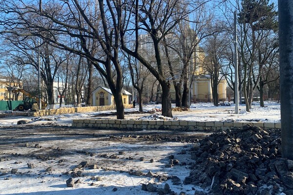 Сердце Молдаванки: как проходит благоустройство Алексеевского сквера  фото 17