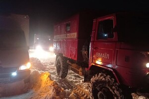 Люди ночевали в машинах: какие трассы Одесской области закрыты из-за непогоды (обновляется) фото 12