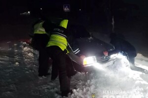 Люди ночевали в машинах: какие трассы Одесской области закрыты из-за непогоды (обновляется) фото 15