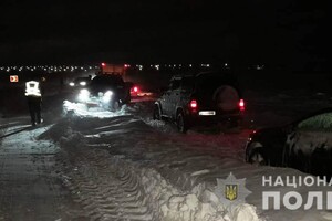 Люди ночевали в машинах: какие трассы Одесской области закрыты из-за непогоды (обновляется) фото 16