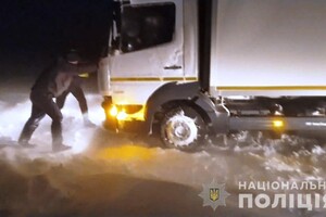 Люди ночевали в машинах: какие трассы Одесской области закрыты из-за непогоды (обновляется) фото 20