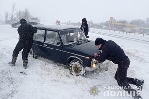 Люди ночевали в машинах: какие трассы Одесской области закрыты из-за непогоды (обновляется) фото 26