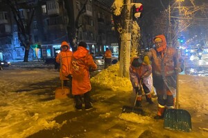 Снежная стихия: как одесские коммунальщики работают вторые сутки фото 5