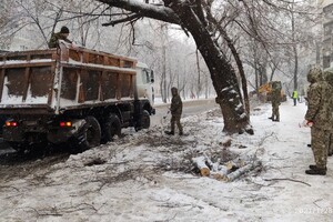 Снежная стихия: как одесские коммунальщики работают вторые сутки фото 21