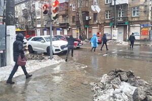 Почти как в Венеции: дождь и тающий снег затопили улицы Одессы фото